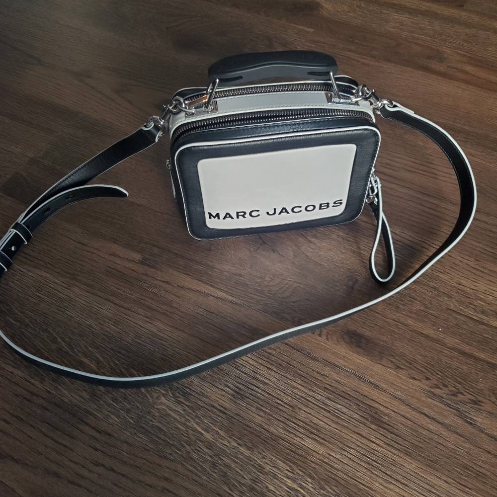 Marc Jacobs The Box Handbag - Picture 6 of 12
